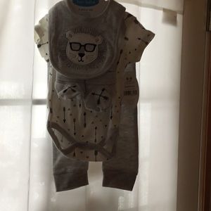 4 pieces boys out fit new